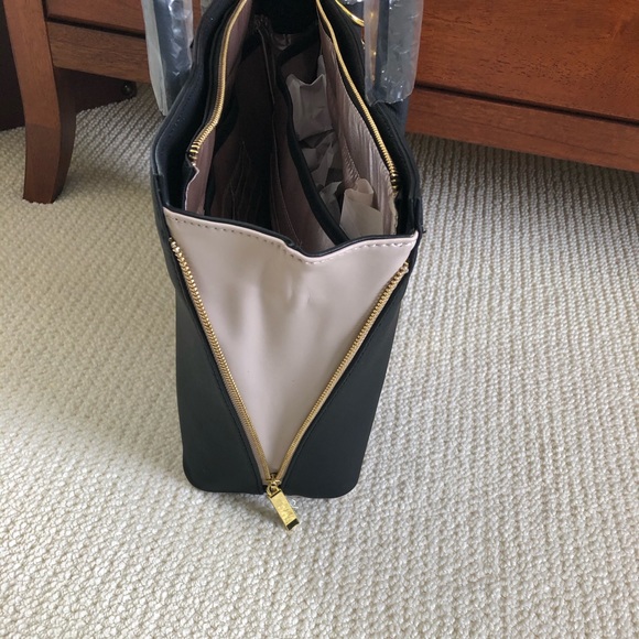 SOLD ON MERC! - Picture 3 of 8